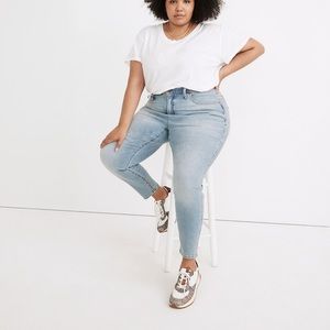Madewell Plus Curvy Roadtripper Authentic Jeans in Cadwell Wash